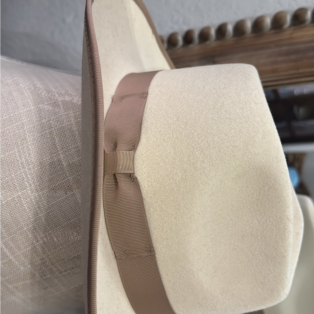 GIGI PIP Cream Hat with Tan Band Kids size 53 asjustable